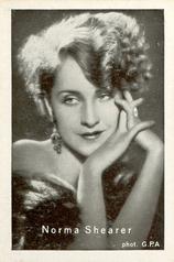 1932 Lande Cigaretten Abbildungen Der Prominentested U. Aktuellsten Filmkunstler (Illustrations of the Most Prominent and Latest FIlmmakers)(German Text) #112 Norma Shearer Front