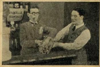 1932 Australian Licorice Film Stars Grey 2nd Series #NNO Bert Wheeler / Robert Woolsey Front