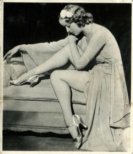 1939 Ardath Photocards - Series 11 #21 Lilian Ellis Front