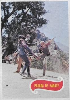 1975 Topps Planet of the Apes (Spanish) #52 A Mighty Kick Front
