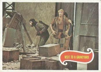 1975 Scanlens Planet of the Apes #17 Visit to a Graveyard Front