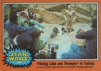 1977 Topps Star Wars #330 Filming Luke and Threepio in Tunisia Front