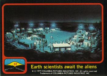 1978 Topps Close Encounters of the Third Kind #37 Earth scientists await the aliens Front