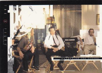 2001 Inkworks X-Files Seasons 4 & 5 #88 Munch-ing on the Set Front