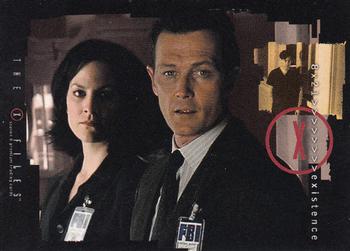 2002 Inkworks X-Files Season 8 #60 A metallic piece of vertebrae found in Billy Front