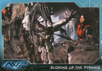2004 Inkworks Alien vs. Predator #52 Blowing Up the Pyramid Front