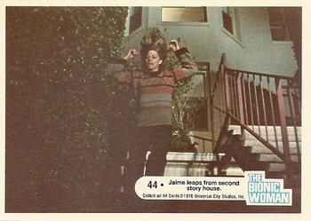 1976 Donruss Bionic Woman #44 Jamie leaps from second story house Front