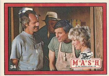 1982 Donruss M*A*S*H #34 Friends take time to laugh Front