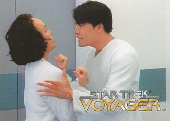 1995 SkyBox Star Trek: Voyager Season One Series One #43 Starfleet and Maquis Front