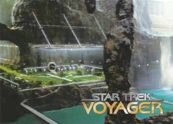 1995 SkyBox Star Trek: Voyager Season One Series One #54 Underground Allies Front