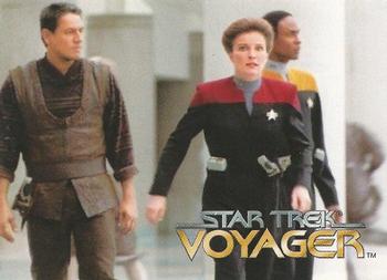 1995 SkyBox Star Trek: Voyager Season One Series One #57 On the Run Front
