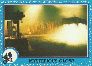 1982 Topps E.T. The Extraterrestrial #4 Mysterious Glow! Front