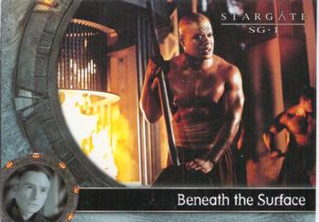 2002 Rittenhouse Stargate SG-1 Season 4 #31 SG-1 awakens in a mysterious facility on P3R-1 Front