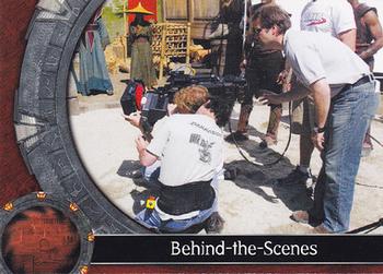 2007 Rittenhouse Stargate SG-1 Season 9 #66 Cameras are strategically placed in and around Front