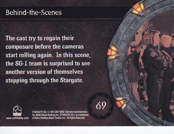 2007 Rittenhouse Stargate SG-1 Season 9 #69 The cast try to regain their composure before Back