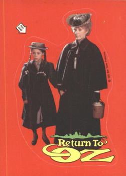 1985 Topps Return to Oz #4 (Dorothy and Aunt Em) Front