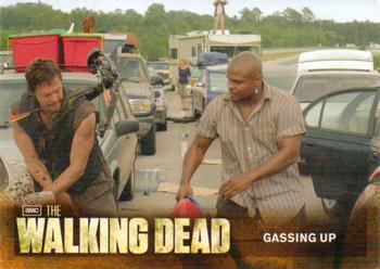 2012 Cryptozoic Walking Dead Season 2 #08 Gassing Up Front