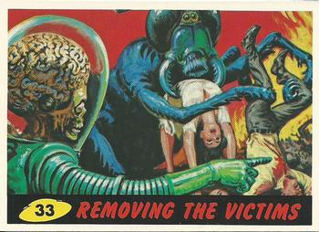 1994 Topps Mars Attacks #33 Removing the Victims Front