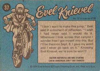 1974 Topps Evel Knievel #37 Checking the Ship Back