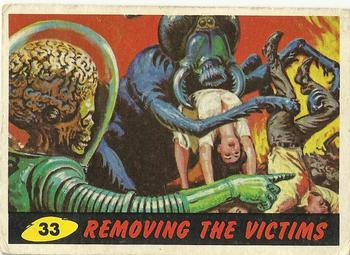 1962 Topps Mars Attacks #33 Removing the Victims Front