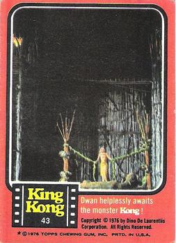 1976 Topps King Kong #43 Dwan helplessly awaits the monster Kong! Front