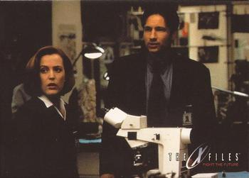 1998 Topps The X-Files: Fight the Future #29 Fossil Remains Front