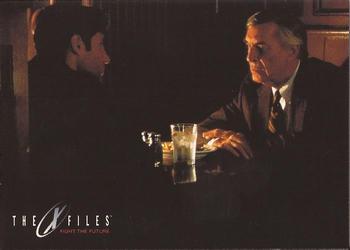 1998 Topps The X-Files: Fight the Future #39 Mulder Updates Kurtzweil Front