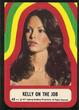 1977 Topps Charlie's Angels - Stickers #42 Kelly On The Job Front