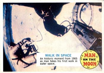 1969 Topps Man on the Moon #32A Walk in Space Front