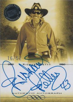 2008 Press Pass Legends - Autographs Blue Inscriptions #NNO Richard Petty 43 Front
