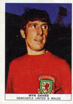 1969-70 Nabisco #11 Wyn Davies Front