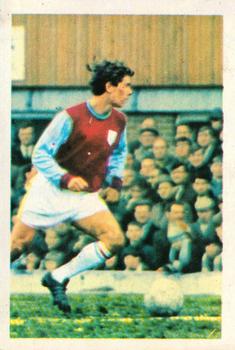 1969-70 FKS Publishers Wonderful World of Soccer Stars #29 Dave Thomas Front