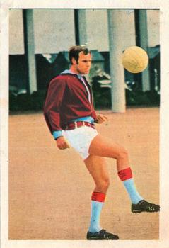 1969-70 FKS Publishers Wonderful World of Soccer Stars #75 Robert Woodruff Front