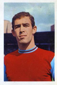 1968-69 FKS Publishers Wonderful World of Soccer Stars #307 John Cushley Front