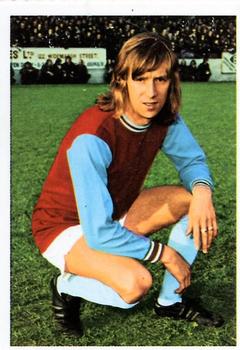 1974-75 FKS Wonderful World of Soccer Stars #300 Bertie Lutton Front