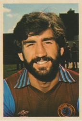 1981-82 FKS Publishers Soccer 82 #25 Dennis Mortimer Front