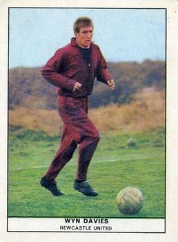 1969-70 Anglo Confectionery Football Quiz #59 Wyn Davies Front