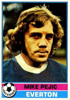 1977-78 Topps Footballer English (Red Backs) #136 Mike Pejic Front