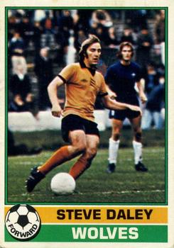 1977-78 Topps Footballer English (Red Backs) #256 Steve Daley Front