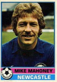 1977-78 Topps Footballer English (Red Backs) #304 Mike Mahoney Front