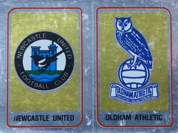 1983-84 Panini Football 84 (UK) #420 Newcastle United / Oldham Athletic Badge Front