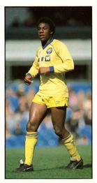 1983-84 Bassett & Co. Soccer #8 Terry Connor Front