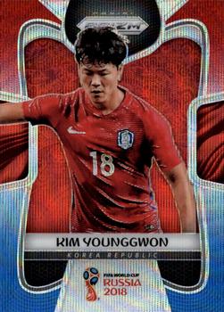 2018 Panini Prizm FIFA World Cup - Red & Blue Wave Prizm #195 Young-Gwon Kim Front