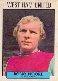 1971-72 A&BC Gum English Footballers (Purple Backs) #18 Bobby Moore Front