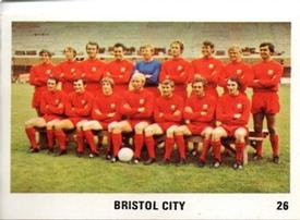 1970 The Sun Football Swap Cards #26 Team Photo Front