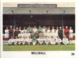 1970 The Sun Football Swap Cards #34 Team Photo Front