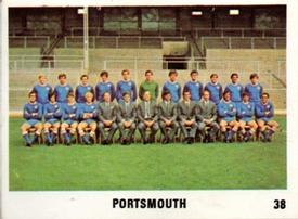 1970 The Sun Football Swap Cards #38 Team Photo Front