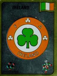 1990 Panini Italia '90 World Cup Stickers #420 The Football Association of Ireland (Cumann Peile Na H-Eireann) emblem Front
