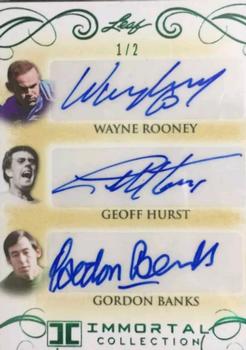 2018 Leaf Soccer Immortal Collection - Triple Autographs Green #TA-01 Wayne Rooney / Geoff Hurst / Gordon Banks Front