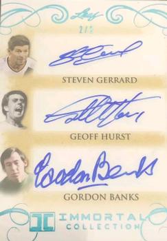 2018 Leaf Soccer Immortal Collection - Triple Autographs Green #TA-02 Steven Gerrard / Geoff Hurst / Gordon Banks Front
